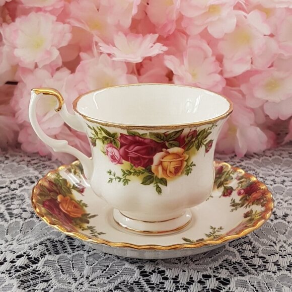 Royal Albert Old Country Roses Tea Cup & Saucer Bone China England 1962 - Picture 3 of 10